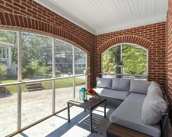 Beautiful Midtown home-sleeps 13 - Atlanta - Balcó