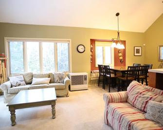 Pet Friendly Waterville Valley Condo In Forest Rim (Fr1iv) - Waterville Valley - Living room