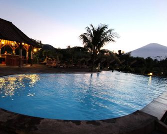 Hotel Uyah Amed & Spa Resort - Abang - Piscina