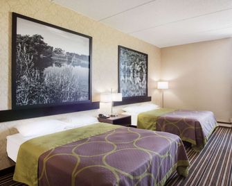 Super 8 by Wyndham Plattsburgh - Plattsburgh - Slaapkamer