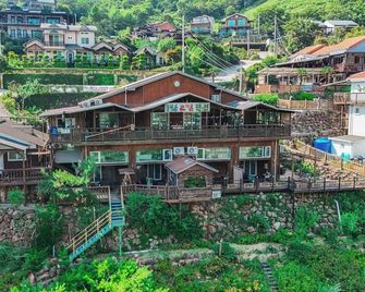 Jirisan One Night Two Days Pension - Gurye - Vista del exterior