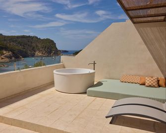 Cala San Miguel Ibiza Resort, Curio Collection by Hilton - Сан-Хуан-Баутіста - Балкон