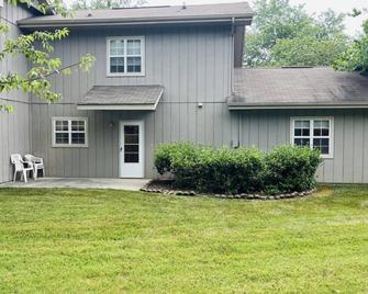 The Savage Manor at Tellico Village - Loudon - Building