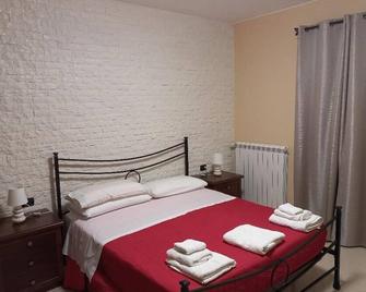 B&B Romano - Gela - Camera da letto