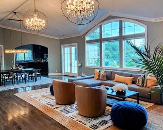 Luxury 10 Acre Gold Country Estate: Pool, 4 Bedroom & 3.5 Baths - Jackson - Lounge