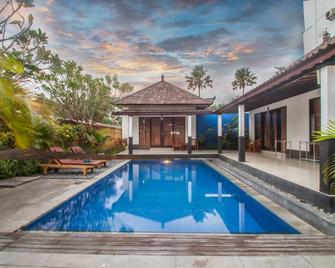2 Bedrooms Villa in Canggu only 10 minutes walking to the beach - North Kuta - Basen