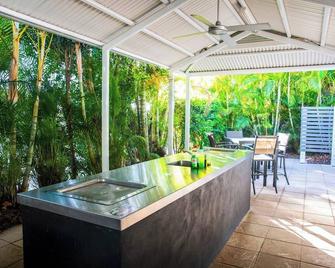 2 Bedroom Renovated Townhouse, Walk to Noosa River - Noosaville - Patio