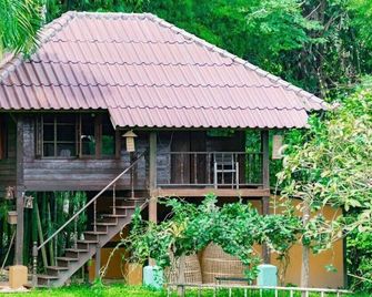 Palette Luxe Elephant Camp Maerim - Ban Mueang Ka