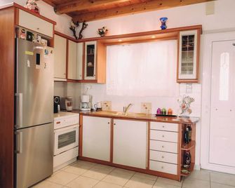 Yiannis' Maizonette Ancient Olympia - Happy Rentals - Olympia - Kitchen