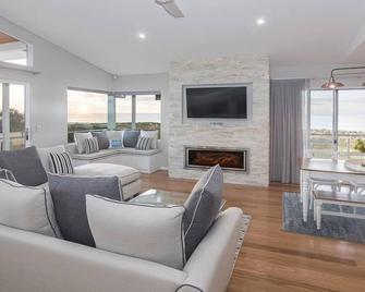 Busselton Beach House - Busselton - Living room
