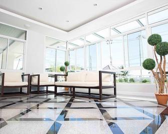 Bbg Seaside Luxurious Service Apartment - Chonburi - Lobby