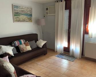 3-storey apartment in the center of Figueres. 500 meters from the Dali Museum. - Figueres