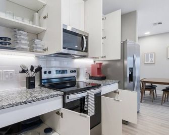 Modern 2-Bed Apartment Complex - Owasso, Ok - Owasso - Keuken