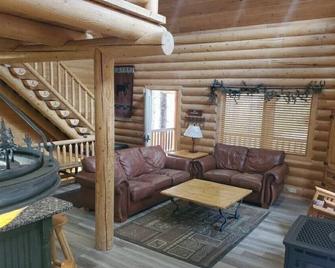 Summer Adventure Awaits! Hidden Pines- Yellowstone - Island Park - Living room