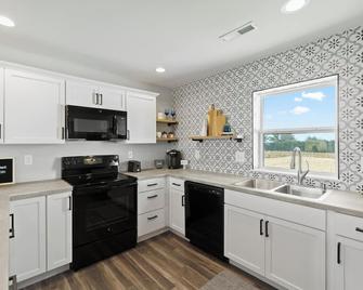 Country Club Cottages - 1703 - Washington - Kitchen