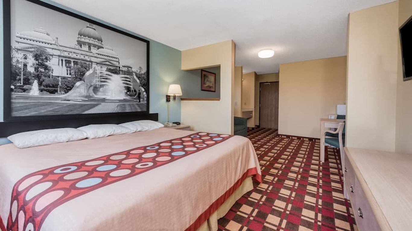 Super 8 by Wyndham Martinsville