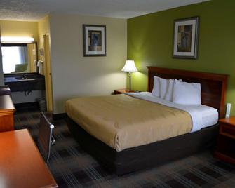 Quality Inn Midtown - Savannah - Schlafzimmer