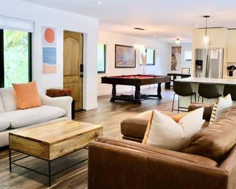 Ranch life in the City - Heated Pool - Water views -1 acre - Southwest Ranches - Living room