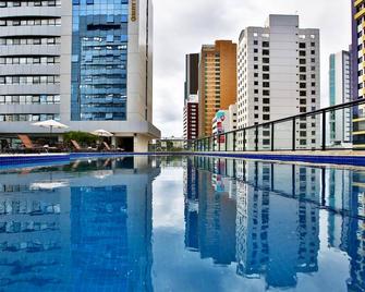 Quality Hotel & Suites Sao Salvador - Salvador de Bahía - Pileta