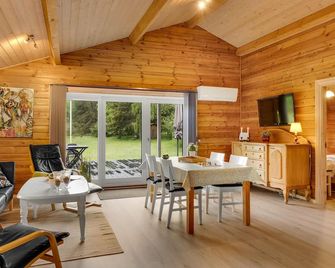 Cozy Home In Sæby With Kitchen - Saeby - Comedor