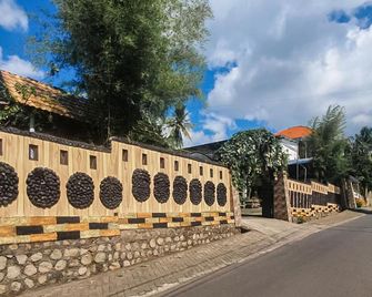 RedDoorz Syariah at Banyu Asem Banyuwangi - Banyuwangi - Edificio