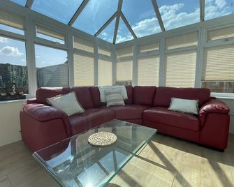 Fabulous Family Home in Lovely Little Stoke - Bristol - Living room