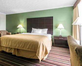 Quality Inn & Suites - Horse Cave - Bedroom