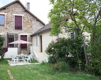 Nice little independent studio - Barbizon - Patio