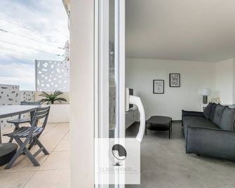 Spacious 4-bedroom with terrace and air-conditioned parking in Lattes - Lattes - Salon