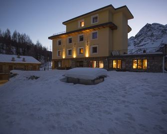 Apartments Suites Lac Bleu - Breuil-Cervinia - Edificio