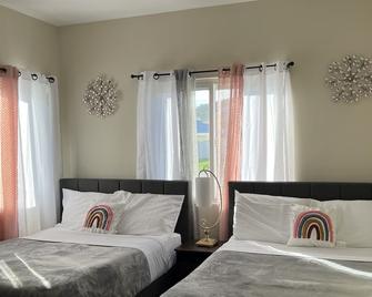 Paradise Oasis at Oceanpointe - pool and free parking - Lucea - Bedroom