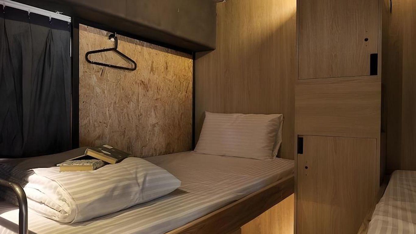 زيمين واو هوستل