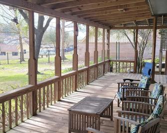 Beautiful House On The Water! - Crosby - Balcón