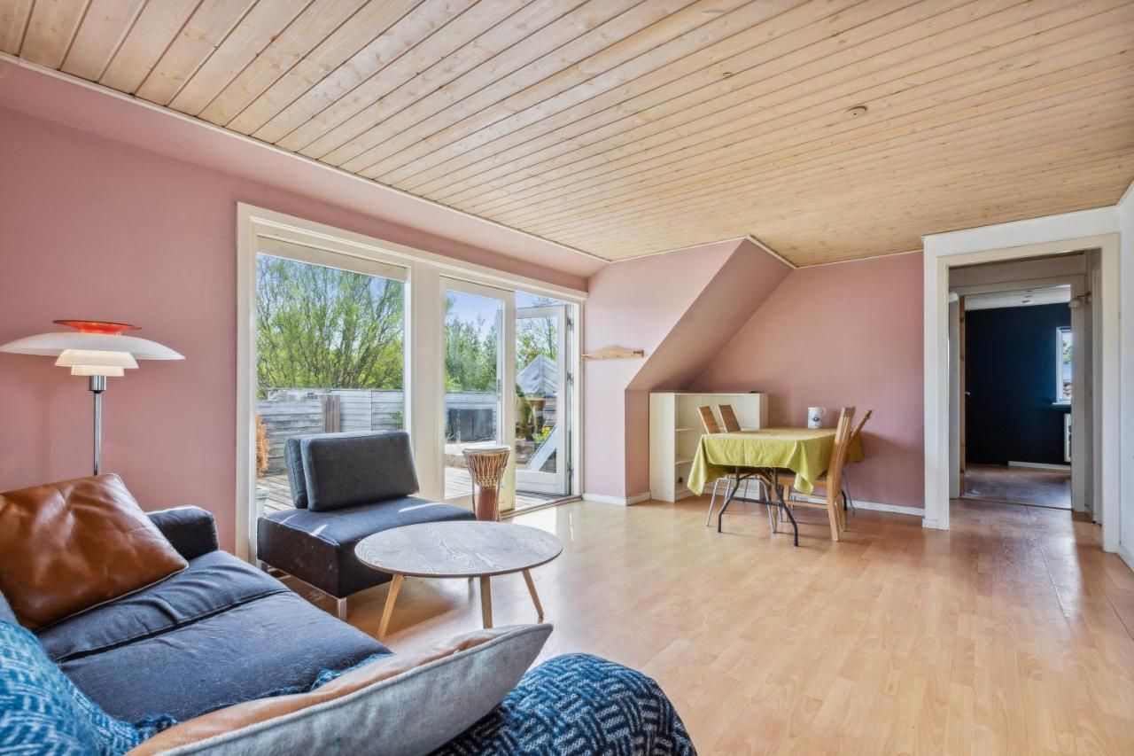 Entire Apartment with 2 Bedrooms and Private Patio – København
