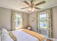 Cozy Cottage Near Dtwn Dining, Walk to Casino - Bristol - Bedroom