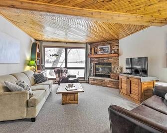 Lakefront Mercer Home Private Dock and Kayaks! - Mercer - Sala de estar