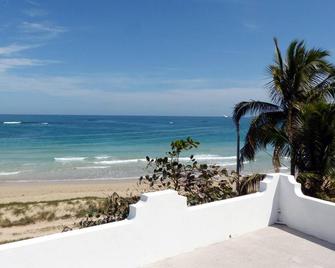 Casa Los Delfines - Puerto Villamil - Playa