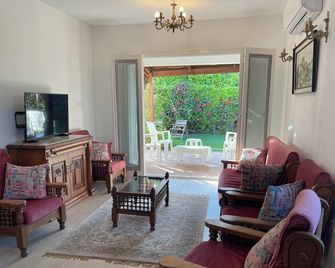 Cheerful fully furnished 3 bedroom villa in North Coast - Alexandria - Egypt - Borg El Arab - Living room