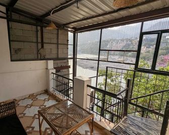 Yes Retreat Rishikesh - Rishikesh - Balcone