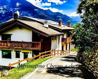 Agriturismo B&B Chèvres à Cheval - Charvensod - Edificio