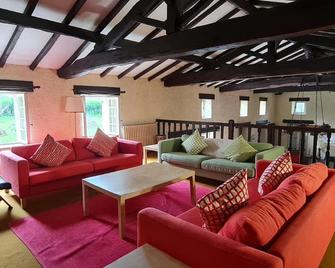 Beautiful holiday home with private pool - Saint-Sauvant - Sala de estar
