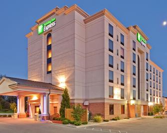 Holiday Inn Express & Suites Bloomington, An IHG Hotel - Bloomington - Rakennus