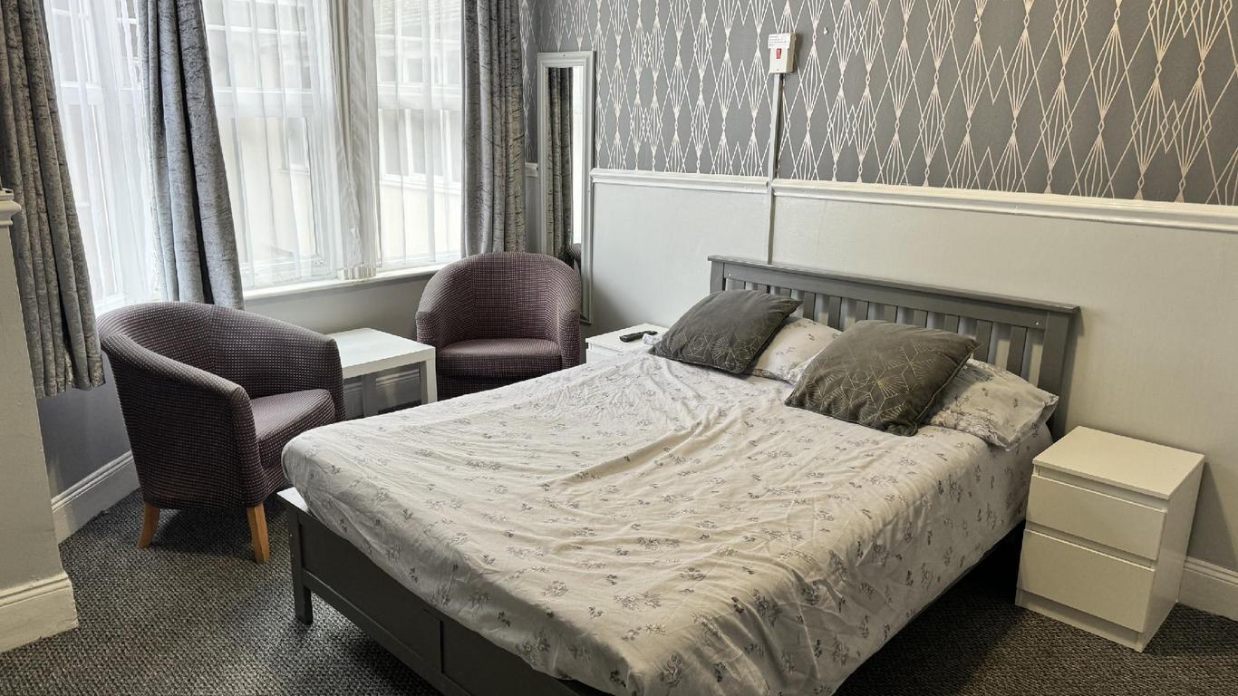 Easton At Majestic Hotel