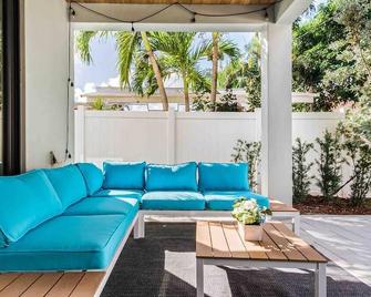 Luxury Paradise walk to Las Olas -5 mins to Beach - Fort Lauderdale - Patio