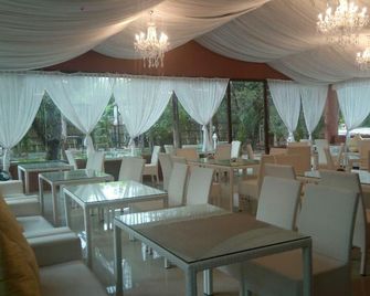 Ananya Eco Resort - 海得拉巴 - 餐廳
