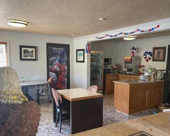 Village Inn of Hardy - Hardy