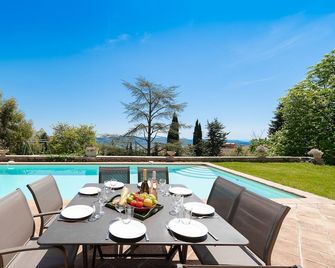 Beautiful historic house in Grasse, Côte d'Azur, between sea and mountains. - Грасс - Басейн