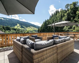 Exclusive villa with hot tub near the centre - Wagrain - Balcony