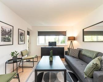 Pass the Keys | Chic apartment amazing location - Teddington - Living room