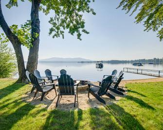 Lakefront Center Ossipee Home with Boat Dock! - Center Ossipee - Patio
